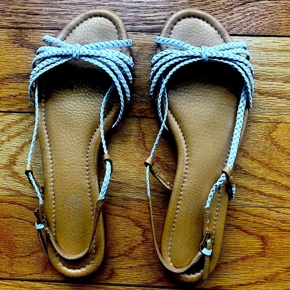 Hello Summer!! Talbots white strappy flat sandals. Size 8.